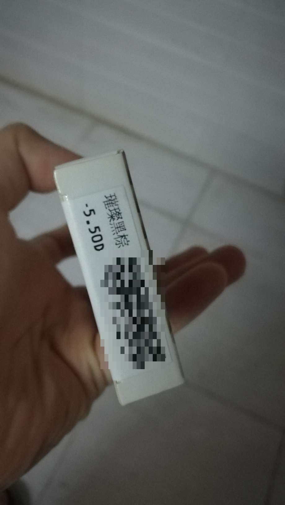很漂亮的一个美瞳,价格也合适,戴上确实挺润,比之前买的海昌隐形眼镜好太多了