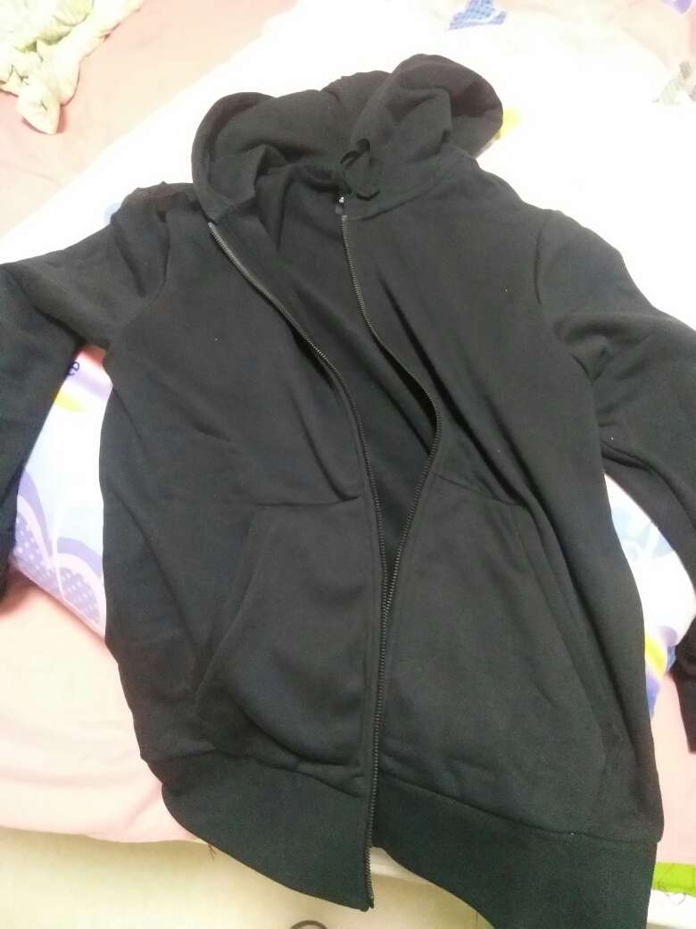 衣服还是可以的,不错应该不是假货。穿着可以。