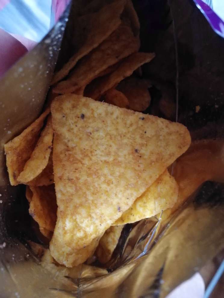 不错,快递很快,打折时买的比较划算,价格比超市便宜,味道不错,没有多少碎的