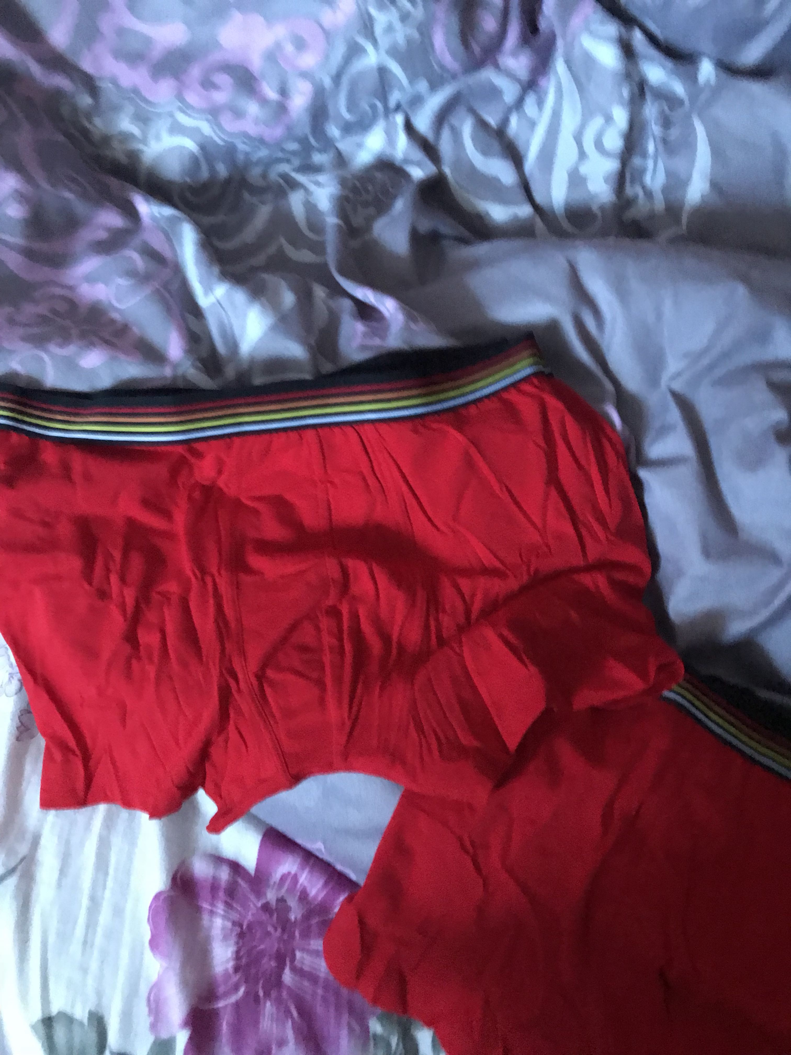 手感很好,大小合适,不知穿起来是否很舒服!