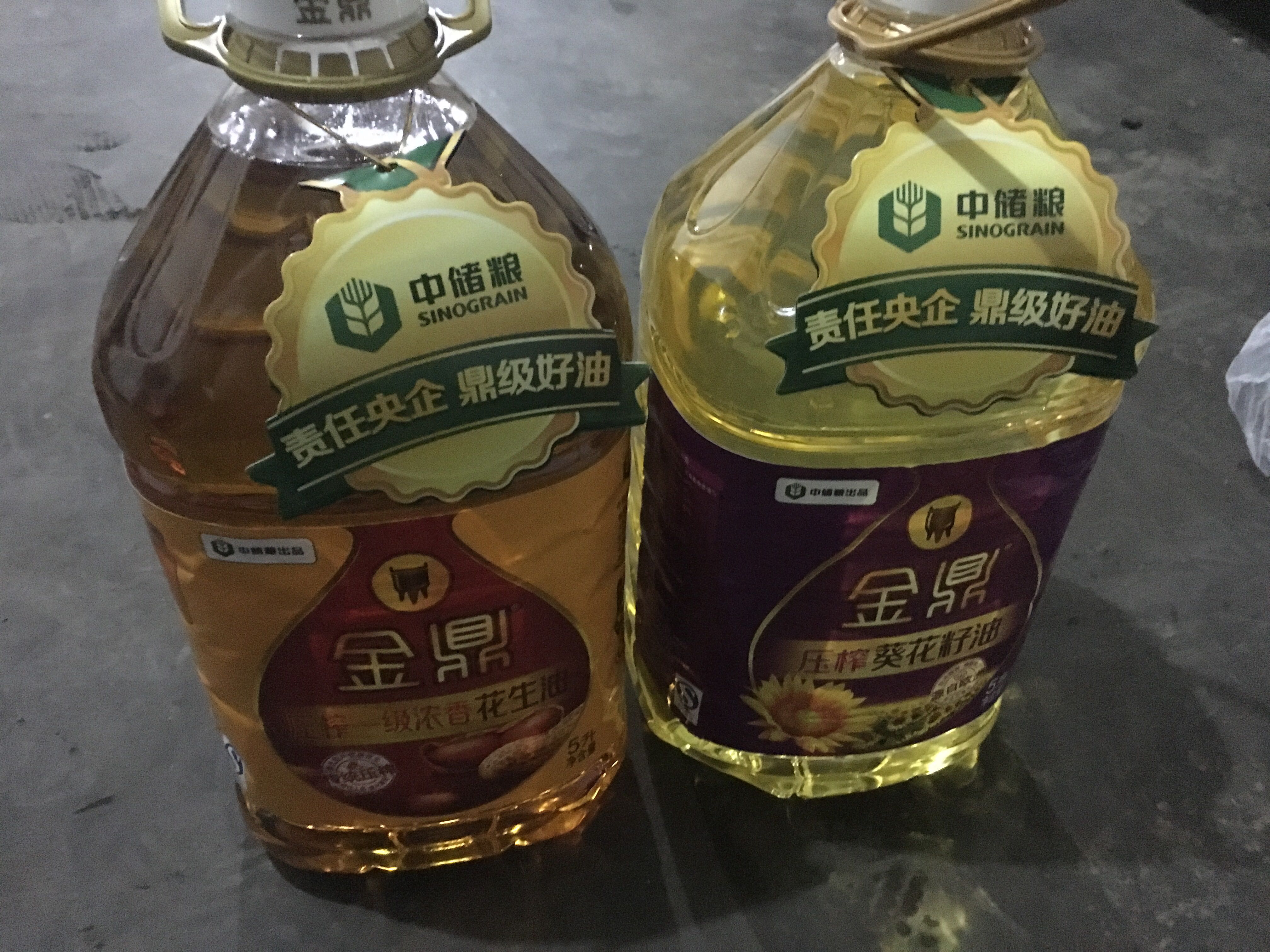 第一次买这个牌子的油,还没有吃呢,上买的,应该没什么大问题,活动的时候买的,挺便宜的