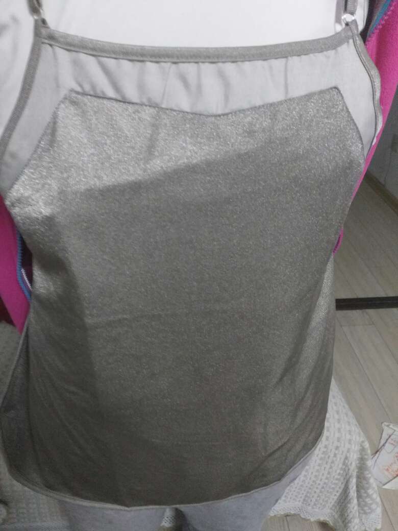 衣服收到了,质量不错,包装精致,穿上很合适