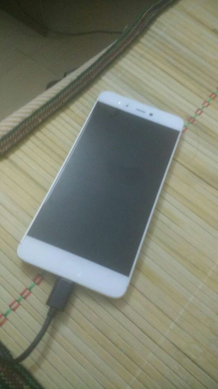 跟新的一样,指纹也很快,就大黑边就如网上的一样