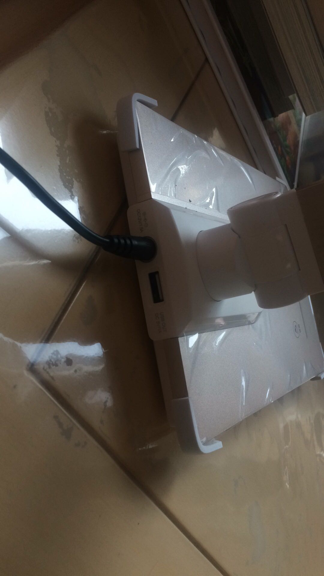 发现有一处划痕