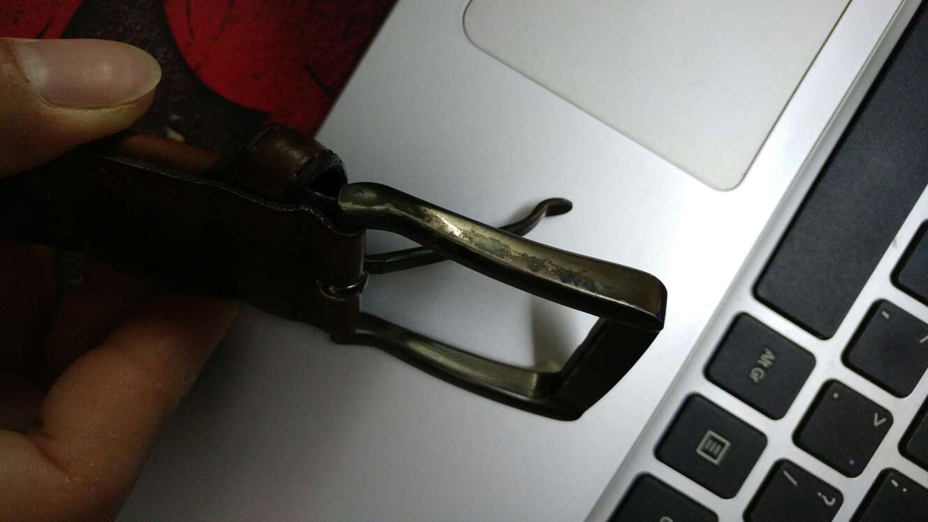 佩戴舒适,买过几条这种腰带了,比皮质的舒适太多。价格便宜又耐用。不过用了一阵子皮带头有些掉漆,并未与硬物磨擦…