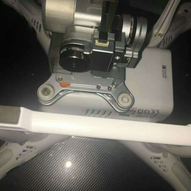 非常不满意的一次购物,建议大家千万不要拍大疆精灵三S他没有视觉感应,受干扰性极强,室内是绝对不能飞,室外很开阔的地方,有时候也会受干扰,聪明的人看到后相信你不会买这款,我是真后悔!