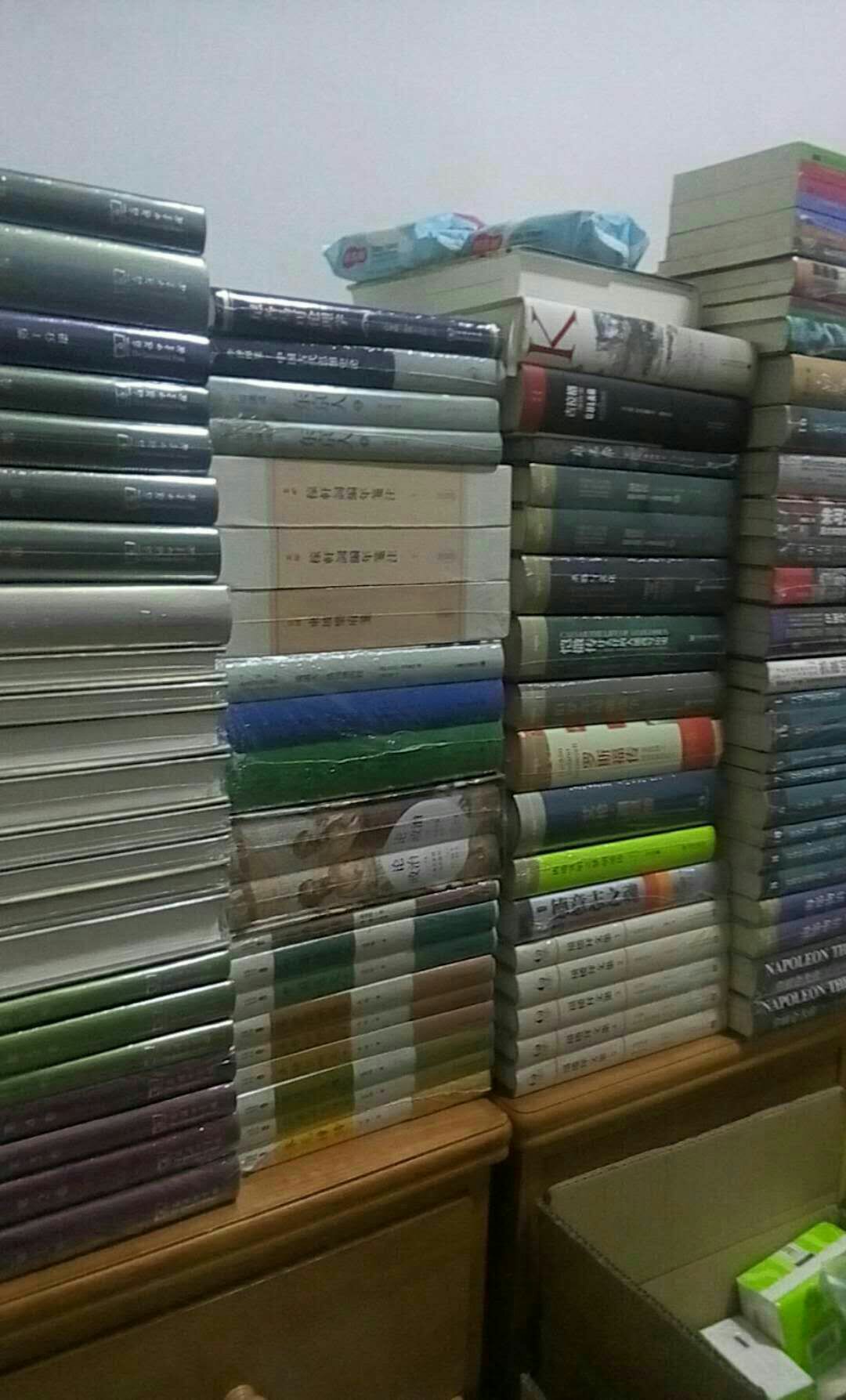 这本书相当的好,立意新颖,思想独特,逻辑清晰,非常易于普通读者研读,文字简洁不拖泥带水,用词严谨又不失大方,并且出版社用纸精良,排版合理,字体大小适中,实在是各方面都属上乘的一本书,五星好评,支撑,希望多搞活动多发优惠券,这样才能让我们这些寒门子弟买得起书看得起书,才能为祖国的未来做一份贡献。