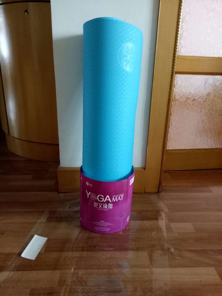 昨天刚刚下的单 第二天中午就收到了 神速啊 迫不及待地打开宝贝 确实是和卖家说的一样 一点怪味都没有 厚薄是我需要的 颜色我喜欢 和实物颜色一样 最关键的是抓地牢 不打滑 没怪味 必须赞一个 谢谢老板的推荐推荐推荐……
