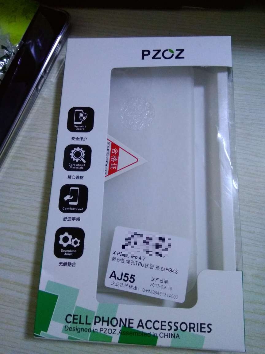 磨砂白色的软壳,软壳,方便又好用,买过好多次了,也不会发黄