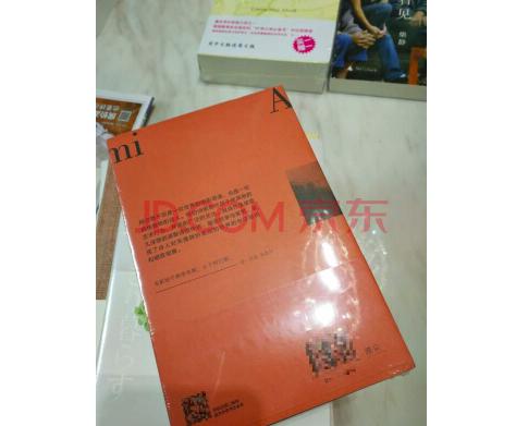 读史多年,大半都在与晚清士大夫缠磨于古今中西之变的感慨苍凉之中。因此积久而发为论说,其间的一得之见便多以这段历史里的士人与世相为题目。 在二千多年的自成路轨之后,晚清中国因中西交冲而脱出了旧轨。时人称之为“万国梯航成创局”,称之为“天地自然之运会至于今而一变其局”,称之为“智勇俱困之秋”,说的都是不能用历史经验来对付的陌生和蹇迫。而七十年中立起于陌生和蹇迫之间,自觉代表中国社会回应西潮逼来的,则始终是传统文化养育出来的士大夫。在当日统称“四民”的人口中,他们是忧时的人,也是先觉的人,随后,在回应西潮逼来的漫长过程里,他们又成了*深地卷入了历史变迁的中国人。1