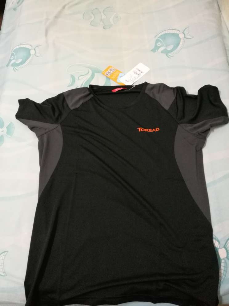 t恤质量很好,探路者的品牌不错,很轻薄,穿着特别舒服,物美价廉!