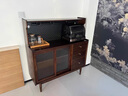 衛慕黑胡桃色餐邊柜現代簡(jiǎn)約洞洞板收納儲物柜客廳靠墻多功能廚房 美式復古新西蘭進(jìn)口松木(不含軌道） 120x40x126cm 曬單實(shí)拍圖