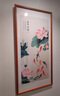 良木新中式荷花九魚(yú)圖入戶(hù)玄關(guān)裝飾畫(huà)豎版正對門(mén)走廊過(guò)道掛畫(huà)壁畫(huà) A-蓮年有余-雅致柚木框 70*145CM-高清微噴SA1 曬單實(shí)拍圖