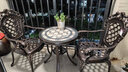 莫 家歐式陽(yáng)臺桌椅組合鐵藝戶(hù)外桌椅庭院花園室外休閑家具 愛(ài)唯恩椅：2+60cm鑄鋁瓷磚面圓桌 曬單實(shí)拍圖