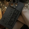 素洛蘋(píng)果17Promax諸事皆順皮質(zhì)手機殼iPhone16Pro高級感plus全包15Pro抗指紋14輕奢13國潮浮雕文字保護 膚感皮紋-【錢(qián)途無(wú)限】 iPhone14 Pro 曬單實(shí)拍圖
