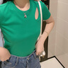 MO&Co.春夏鏤空簡(jiǎn)約修身短袖T恤黑色設計感挖空T恤女小白T 鮮綠色 S 160 曬單實(shí)拍圖
