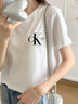 Calvin Klein Jeans夏季女士純棉字母印花潮流ck辣妹短款短袖T恤J223495 YAF-月光白 XS 曬單實(shí)拍圖