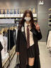 拉曼咔高級感小個子黑色風(fēng)衣外套女春秋2024新款學(xué)院風(fēng)中長款jk大衣風(fēng)衣 黑色風(fēng)衣+胸牌 L 【110~120斤】 曬單實(shí)拍圖