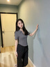 嫻柔短袖t恤女2025年夏季新款收腰翻領(lǐng)弧形下擺短款黑色半袖polo上衣 灰色 卡碼拍大 XL 【110-120斤】 曬單實(shí)拍圖