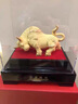 伯莎丹頓黃金牛擺件商務(wù)辦公喬遷開(kāi)業(yè)禮品絨沙金工藝品玄關(guān)辦公桌面吉祥物 拓荒牛 中號(hào) 曬單實(shí)拍圖