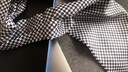雅西歐男士真絲絲巾襯衫領(lǐng)巾桑蠶絲雙面印花領(lǐng)口巾商務(wù)正裝圍巾四季可佩帶 黑白千鳥(niǎo)紋真絲領(lǐng)巾 曬單實(shí)拍圖