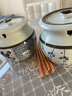 和風(fēng)四季日式廚具餐具釉下彩加大號1.2L豬油罐鹽罐飯店調料缸商用家用調料罐調料盒陶瓷辣子罐調味罐 （加大號）臘梅調味罐1200ml+中號瓷勺 曬單實(shí)拍圖