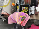 漁邁韋特塔羅牌證版全套金箔塔羅牌tarot變色彩印塑料PVC防水經(jīng)典套裝 眼-紫粉+6大禮品 曬單實(shí)拍圖