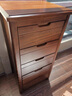 愛(ài)順家 胡桃木實(shí)木五斗柜現代簡(jiǎn)約家用收納臥室儲物三斗柜五斗櫥整裝 櫸木色三柜寬度50深度40高度68 整裝 曬單實(shí)拍圖