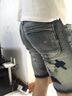 牛八方 新款夏季網(wǎng)紅刺繡破洞磨毛貓須款牛仔短褲男潮牌個(gè)性時(shí)尚潮流彈力夏季男牛仔短褲 826淺藍色 31碼(兩尺四) 曬單實(shí)拍圖