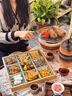 妃莉杋（FeiLiFan）秋季連衣裙女裝套裝2025新款秋裝搭配一整套氣質(zhì)顯瘦針織開衫裙子 灰色開衫+黑色半身裙 M (95-110斤) 曬單實拍圖