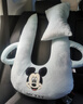 迪士尼Disney迪士尼兒童抱枕車載長途靠背墊子后排頭枕大人睡覺神器 藍(lán)色米奇U型車載抱枕 送枕托 曬單實(shí)拍圖