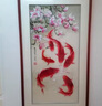 伯莎丹頓 蘇繡客廳畫(huà)魚(yú)戲花錦鯉掛畫(huà)純手工刺繡精品玄關(guān)裝飾新中式過(guò)道壁畫(huà)高檔喬遷禮品 鏡框尺寸：65*125cm 曬單實(shí)拍圖