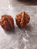 老農(nóng)哥【現(xiàn)貨】文玩核桃麻核桃賭青皮官帽虎頭獅子頭雞心把玩核桃新果 雞心56-58mm一對 曬單實(shí)拍圖