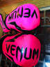 VENUM ELITE BOXING GLOVES毒液精英系列拳擊手套散打拳套專(zhuān)業(yè)比賽拳 熒光粉色 10OZ 曬單實(shí)拍圖