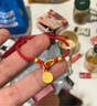 夕愛金樓小福牌黃金轉(zhuǎn)運珠紅繩手鏈男女款999足金情侶編織福字本命年手繩 紅繩款福牌+2粒古法 約1.1-1.3g 曬單實拍圖