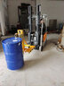 耐賓 油桶夾具叉車鷹嘴鐵塑重型油桶夾卸桶器雙桶油桶夾子夾具抓桶器 【中型】兩桶兩夾【850KG】 曬單實拍圖