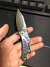 傲斯 M390粉末鋼高硬度戶(hù)外折疊刀多功能鈦合金迷你鋒利小刀日用隨身口袋防身折刀軸承野外釣魚(yú)求生刀具 幻彩色 曬單實(shí)拍圖