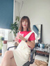 她芙（tafu）時尚套裝女2025年夏季新款小個子休閑氣質(zhì)減齡顯瘦短袖背帶裙套裝 紅色短袖+白色背帶裙 M 曬單實拍圖
