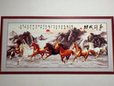 豪咖八駿圖客廳裝飾畫(huà)自粘貼畫(huà)馬到成功辦公室掛畫(huà)壁畫(huà)中式沙發(fā)墻畫(huà) 八駿圖仿真框A款 60*120cm 曬單實(shí)拍圖