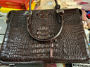 歐洛爾鱷魚(yú)皮男包商務(wù)包休閑包歐美真皮單肩包男士手提包公文包 尼古丁色 曬單實(shí)拍圖