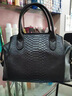 勞斯名爵（RollsMinjor）英國真皮手提包大容量單肩斜挎波士頓中年女士媽媽手拎包鱷魚(yú)紋 小款黑色30*11*19 曬單實(shí)拍圖