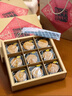 猴大福2025新款月餅包裝盒蛋黃酥雪媚娘西點(diǎn)手提包裝盒 中秋月餅包裝盒 牛皮紙盒 1個(gè) 9粒 曬單實(shí)拍圖