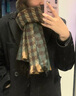 啄木鳥(niǎo)美拉德圍巾女冬季2024新款韓版感復古格子保暖圍脖男毛線(xiàn)情侶百搭 千鳥(niǎo)格圍巾-咖綠色 曬單實(shí)拍圖
