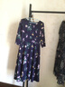 敦奴春季商場(chǎng)同款時(shí)尚印花修身圓領(lǐng)高腰七分袖連衣裙 藏藍 M 曬單實(shí)拍圖