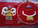 暖貓醒獅刺繡diy手工制作禮物生肖材料包自繡情侶護身符車(chē)掛件送男友 舞獅小雞[繡繃+薰衣草+禮盒] 曬單實(shí)拍圖