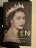 時(shí)代女王 伊麗莎白二世傳記 英文原版 Queen of Our Times 羅伯特哈德曼 英國女王的傳奇一生 登基70周年紀念 亞馬遜暢銷(xiāo)傳記 時(shí)代女王（精裝） 曬單實(shí)拍圖