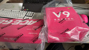 邁從（MCHOSE）V9 Pro游戲耳機頭戴式電競電腦耳機三角洲行動(dòng)fps吃雞聽(tīng)聲辨位電競芯片聲卡7.1聲道無(wú)線(xiàn)藍牙有線(xiàn) 【V9 Pro 無(wú)線(xiàn)7.1版】53mm大動(dòng)圈漿果紅 曬單實(shí)拍圖