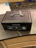 紅鑫文具 668S/M/L益而高金屬手提金庫 手提金柜 零錢整理箱 密碼箱 印章箱 財(cái)務(wù)密碼箱 668M(顏色藍(lán).黑.灰隨機(jī)發(fā)貨) 曬單實(shí)拍圖