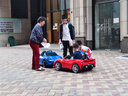 祁裕新款法拉利嬰幼兒童電動(dòng)車(chē)可坐人四輪玩具車(chē)男女小孩小汽車(chē)搖擺可充電遙控童車(chē)雙開(kāi)門(mén)四驅烤漆加長(cháng)車(chē)身版 中國紅色+雙驅+遙控+藍牙早教音樂(lè )+搖擺+燈光 曬單實(shí)拍圖