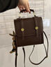 袋鼠背包女雙肩包小眾設計包包情人節潮學(xué)生時(shí)尚多用手提學(xué)院風(fēng)書(shū)包 棕色帶掛件 曬單實(shí)拍圖